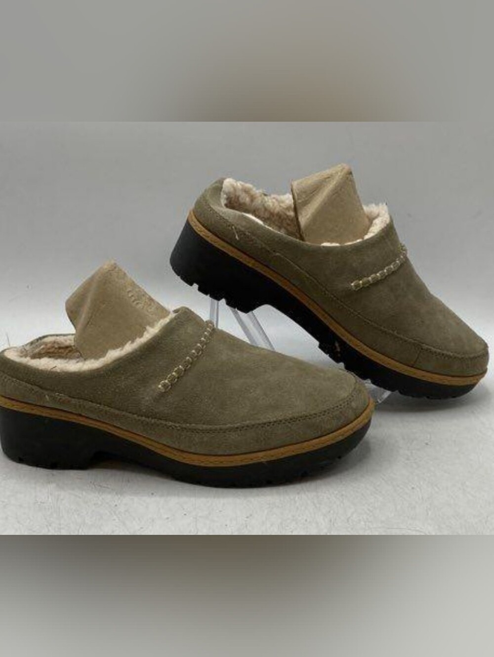 UGG Women's Lynwood Clog Slip-On Mule - Olive Size 8 Used Exc - Picture 2 of 9